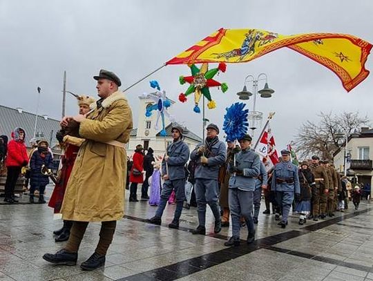 Orszak Trzech Króli 2022. Barwny korowód przeszedł przez Piaseczno