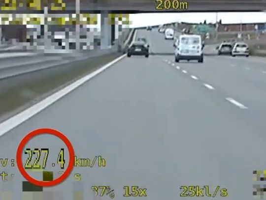 Pędził Porsche 227 km/h na S7. Słony mandat i 15 punktów karnych Pędził Porsche 227 km/h na S7. Słony mandat i 15 punktów karnych