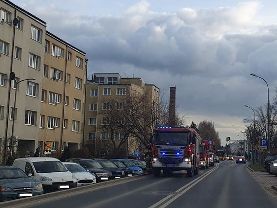 Piaseczno. Mężczyzna chodził po zewnętrznym parapecie okna