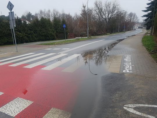 Piaseczno. Permanentna kałuża przy stadionie