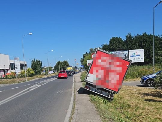 Nowa Iwiczna: pijany 21-latek wjechał do rowu i uciekł. Zatrzymali go policjanci z drogówki