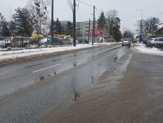 Piaseczno. Po śnieżycach ślizgawica. Uważajcie na chodnikach!