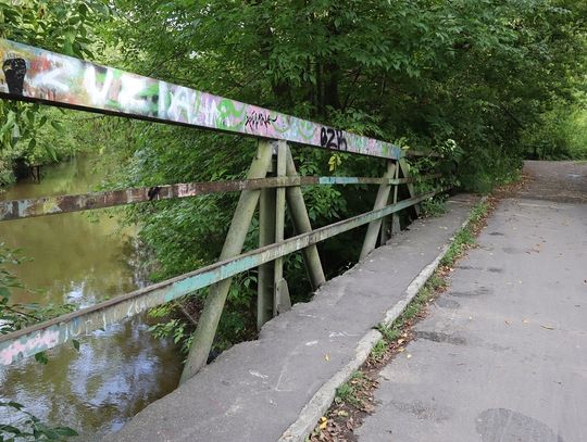 Piaseczno. Zwłoki mężczyzny nad rzeką