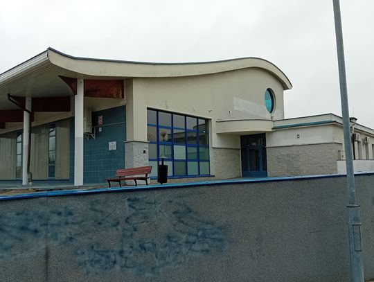 Podwykonawca zawalił termin, basen nadal zamknięty