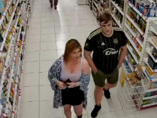 Policja szuka sprawcy kradzieży w drogerii
