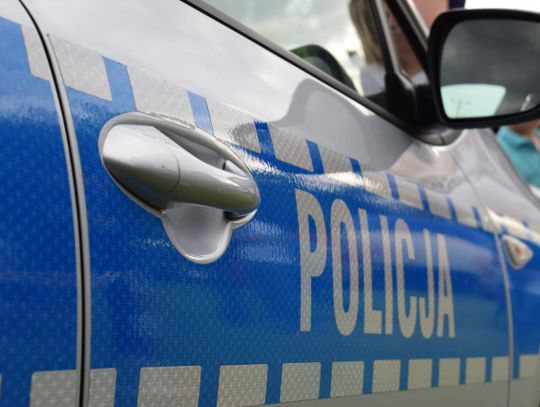 Policjanci rozpoznali poszukiwaną kobietę w maseczce i kapturze