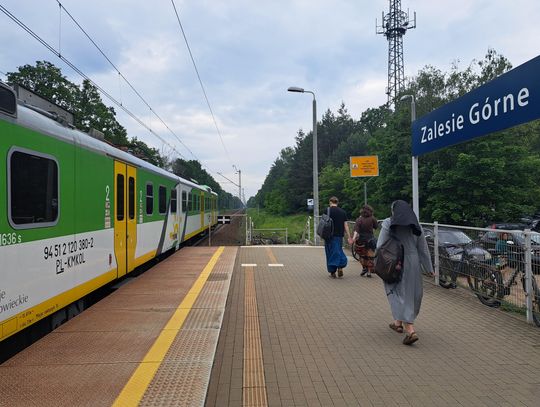 Mieszkańcy walczą o bezpieczne przejście przy stacji PKP w Zalesiu Górnym