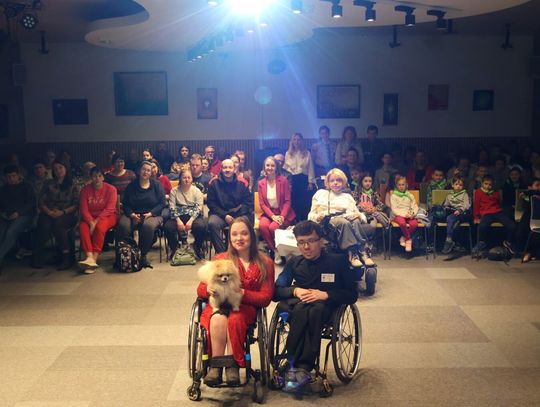 "Pomagaj mądrze - pytaj, nie zgaduj". Wyjątkowe wydarzenie dla osób z niepełnosprawnościami