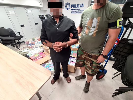 Ponad 2,8 tys. e-papierosów bez akcyzy. Policja zatrzymała 35-latka w Jabłonowie