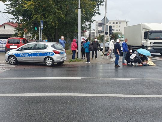 Potrącenie pieszej na skrzyżowaniu w Piasecznie. Kobieta była kompletnie pijana