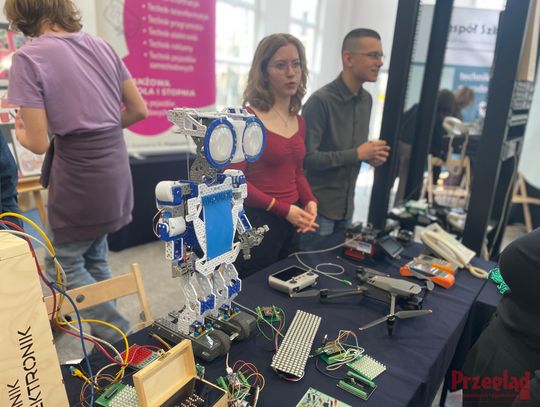 Powiatowe Dni Kariery Zawodowej w Piasecznie – ósmoklasiści wybierają swoją przyszłość [WIDEO]