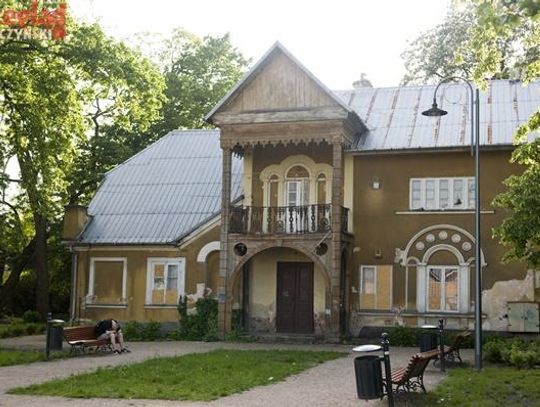 Poza okiem kamery