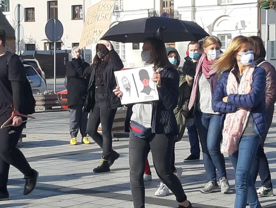 Protesty w Piasecznie przeciwko wyrokowi TK w sprawie aborcji