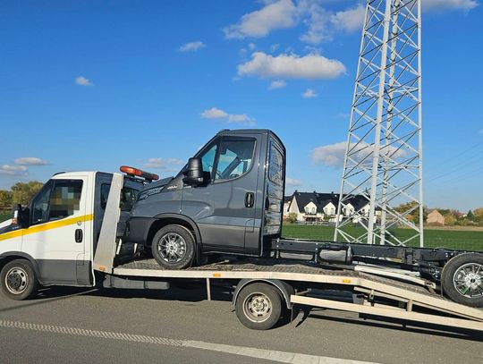 Przeciążone Iveco na trasie S7 pod Piasecznem. Kierowca dostał dwa mandaty