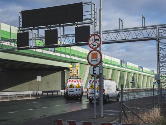 Przed wjazdem na S2 tworzyły się korki, kierowcy czekali na otwarcie