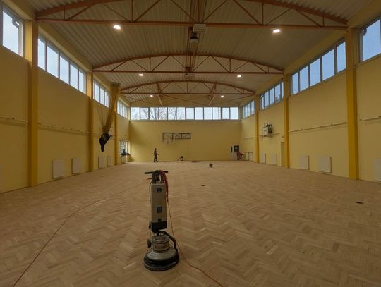 Remont sali gimnastycznej w Uwielinach na finiszu