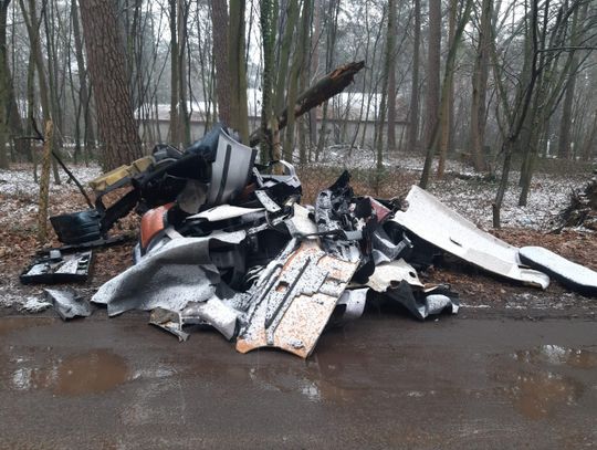 Samochodowy złom w Zalesiu