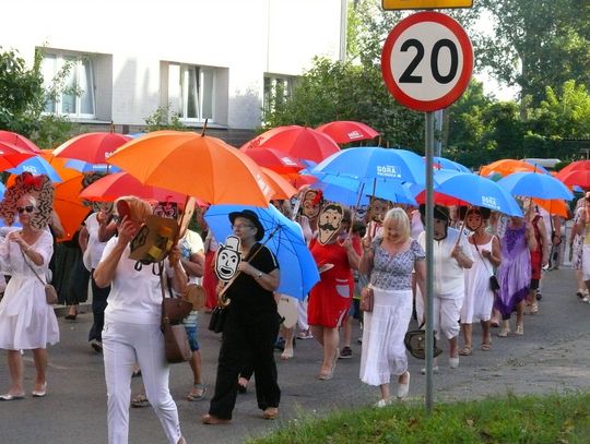 Seniorzy rządzą Górą Kalwaria. Kolorowa parada pełna energii