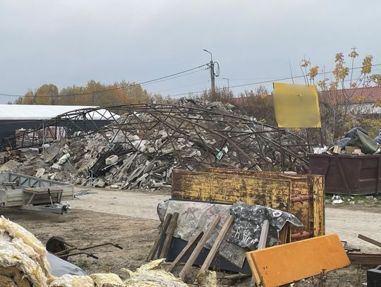 Słup energetyczny runął razem z 27-latkiem. Mężczyznę zabrał śmigłowiec LPR