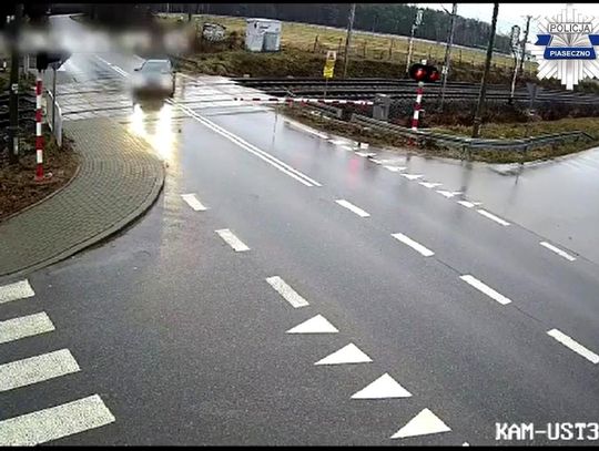 Stracił 2 tysiące, a mógł stracić życie na przejeździe kolejowym