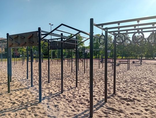 Street workout w Piasecznie: sprzęt opóźnia otwarcie