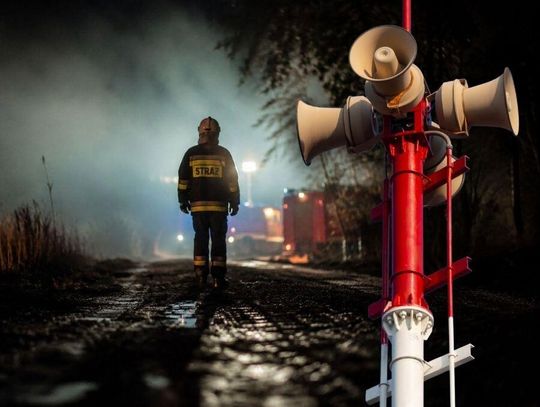 Zdjęcie ilustracyjne. Syrena alarmowa w jednostkach OSP wciąż pozostaje jednym ze sposobów wzywania druhów do akcji. Jej nocne użycie w Zamieniu wywołało dyskusję wśród mieszkańców o tym, czy tradycyjne alarmowanie można zastąpić nowoczesnymi systemami powiadamiania.