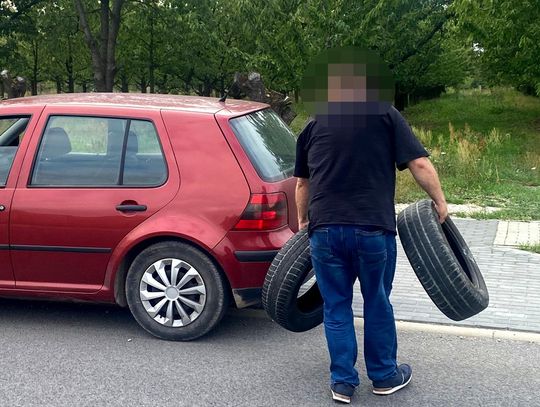 Tarczyn. Wyrzucił opony pod cmentarzem. Wpadł dzięki reakcji mieszkańców