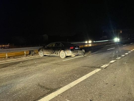 Tarczyn. Zderzenie lexusa z audi. Ucieczka jednego z kierowców