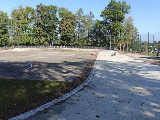 Tor wrotkarski w Słomczynie przejdzie modernizację. Ruszają też prace na boisku Tor wrotkarski w Słomczynie przejdzie modernizację. Ruszają też prace na boisku
