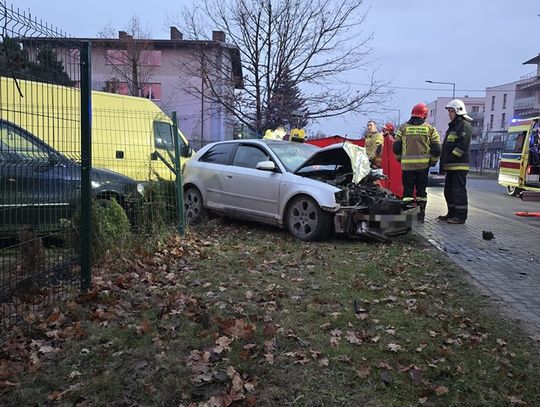 Tragiczny wypadek na ulicy Geodetów – śmiertelne zderzenie Audi i ciągnika siodłowego