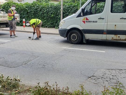 Trwa remont ulicy w centrum miasta. Na razie doraźny