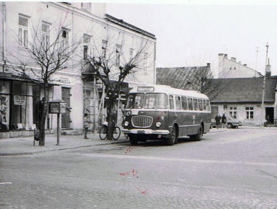 Tu zaszła zmiana - przystanek linii 205 na rynku