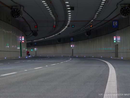 Tunel nadal czeka
