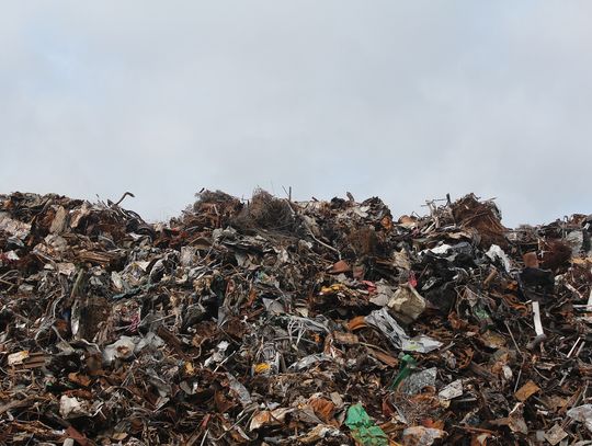 Ulokowanie zakładu utylizacji odpadów na obszarze w Łubnej budzi gorącą dyskusję