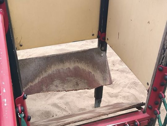 Usterka zniknęła z placu zabaw