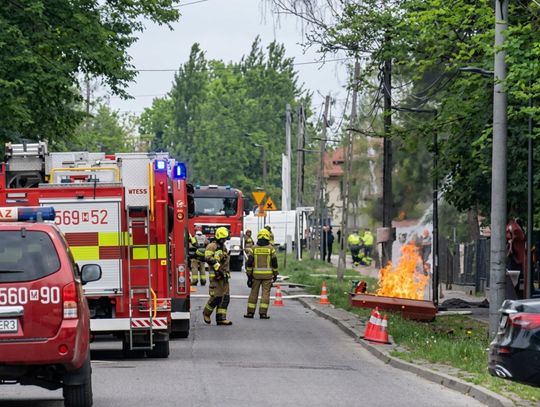 Uszkodzona rura gazowa w Zalesiu Dolnym. Płomień sięgał kilku metrów [WIDEO]