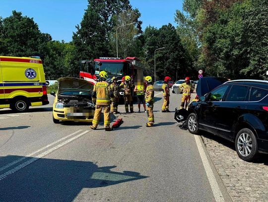 Uwaga kierowcy! Utrudnienia w ruchu na DK79 po zderzeniu dwóch pojazdów w Piasecznie