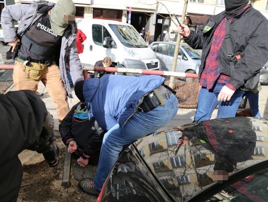 W Górze Kalwarii zatrzymano fałszywego policjanta, który wyłudzał pieniądze od agencji towarzyskich