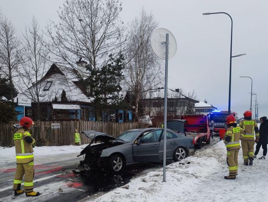 „Wiedzieliśmy, że wypadek jest kwestią czasu…” – mercedes wjechał w ogrodzenie na Fabrycznej