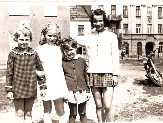 Wspomnienia z podwórka przy ulicy Sienkiewicza w Piasecznie