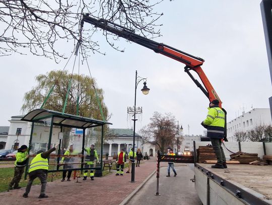 Wymiana wiat przystankowych na rynku w Górze Kalwarii Wymiana wiat przystankowych na rynku w Górze Kalwarii
