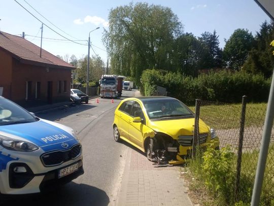 Wypadek na Błońskiej w Tarczynie, droga zablokowana