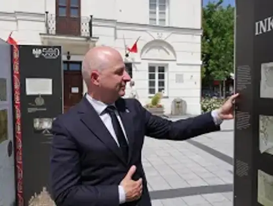 Wystawa plenerowa na rynku