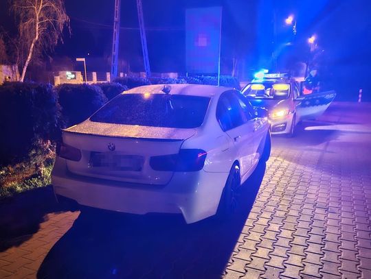 Z trzema sądowymi zakazami za kierownicą – 21-latek błyskawicznie trafił przed sąd