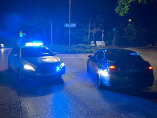 Zasnął za kierownicą na środku ulicy. Kierowca BMW miał blisko 2 promile