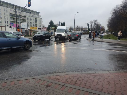 Piaseczno. Zderzenie dwóch aut w centrum! Tworzą się korki