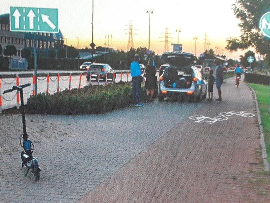 Zderzenie elektrycznej hulajnogi z rowerem. Rowerzystka trafiła do szpitala