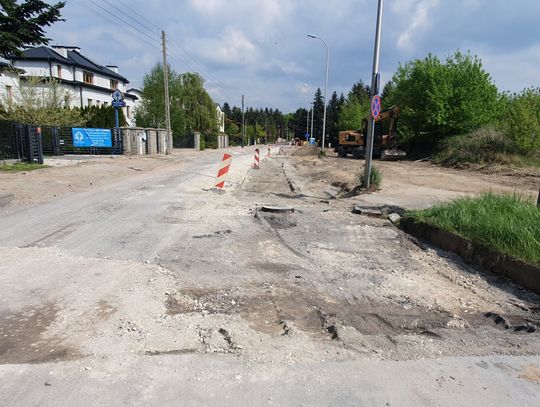 Zemsta urzędnika? Zerwali nawierzchnię drogi i przerwali remont