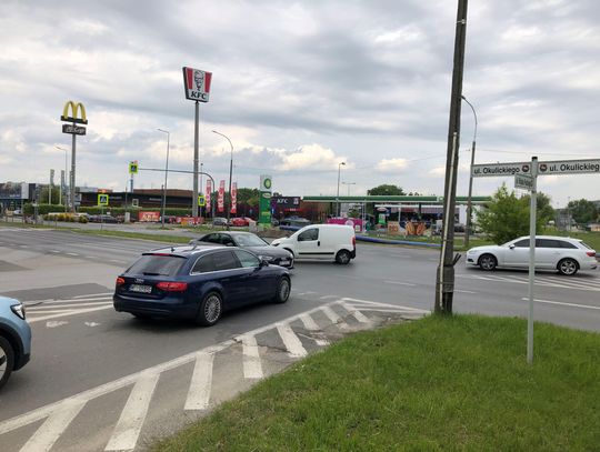 Objazdy i zmiany tras autobusów w związku z przebudową skrzyżowania Wojska Polskiego i Okulickiego