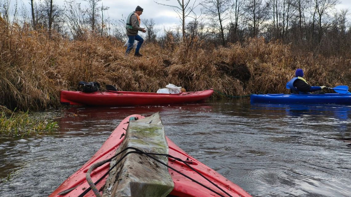 41 worków śmieci mniej w Jeziorce 41 worków śmieci mniej w Jeziorce